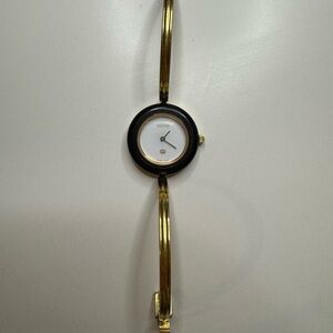 Black Gucci watch bezel